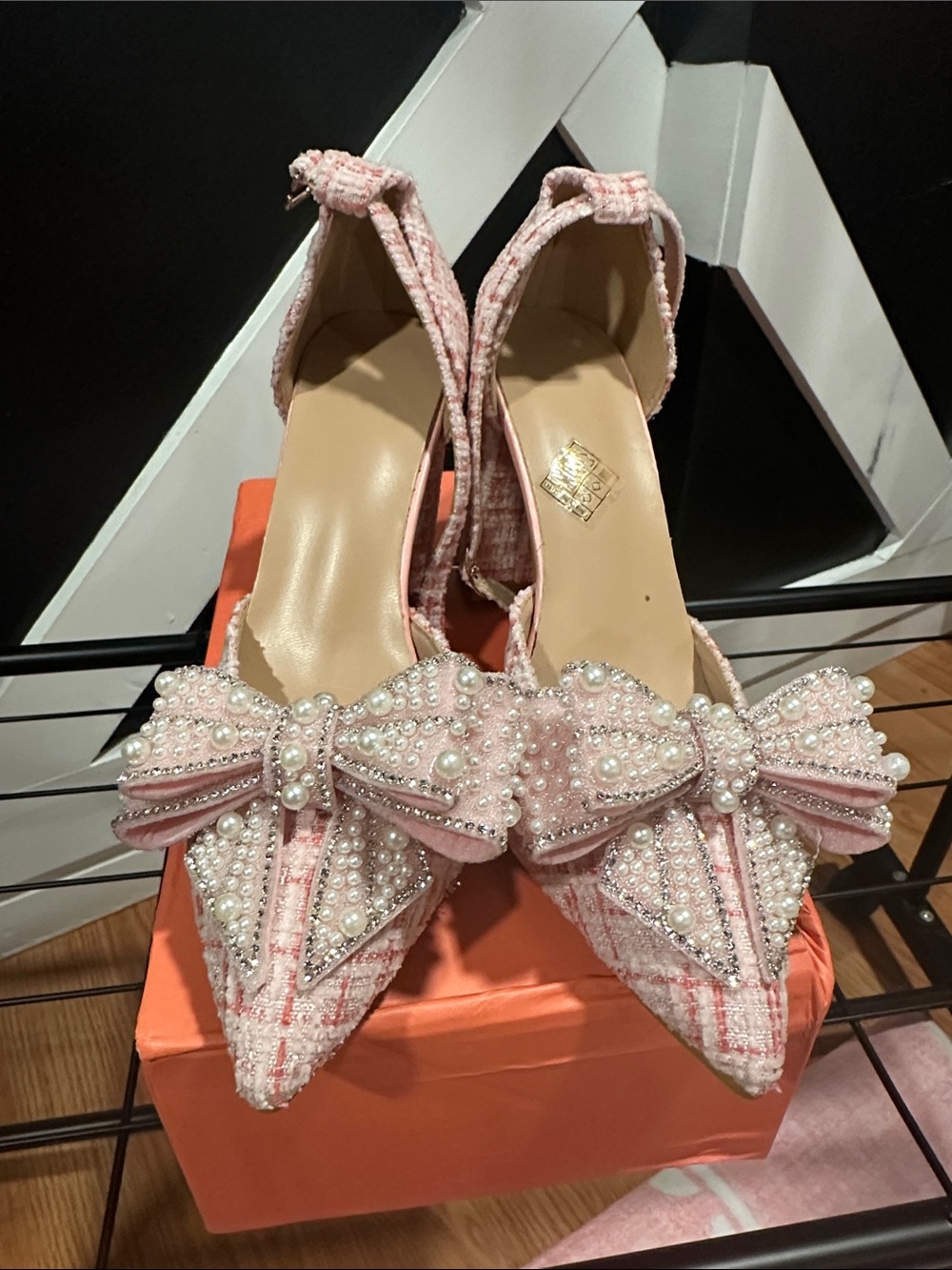 Women's Pink Pearl Bow Pointed-Toe Heels